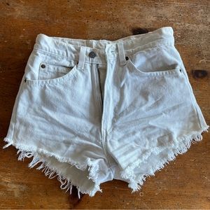 White Levi’s Jean Shorts
